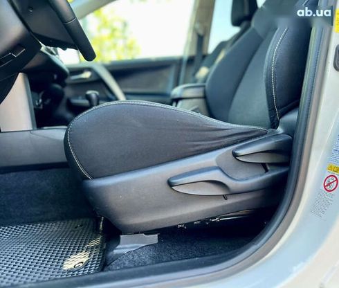Toyota RAV4 2017 - фото 16
