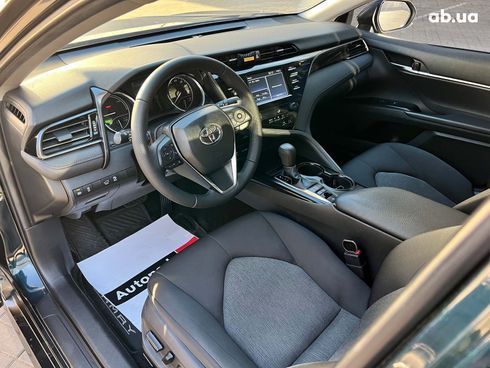 Toyota Camry 2018 синий - фото 13