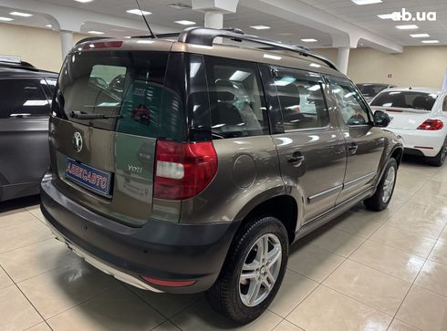 Skoda Yeti 2010 коричневый - фото 6