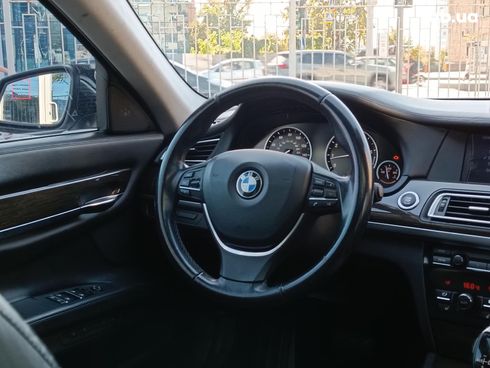 BMW 7 серия 2012 белый - фото 21