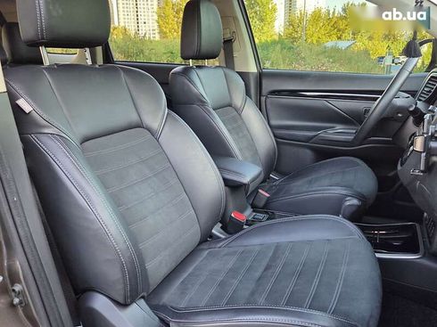 Mitsubishi Outlander 2018 - фото 22