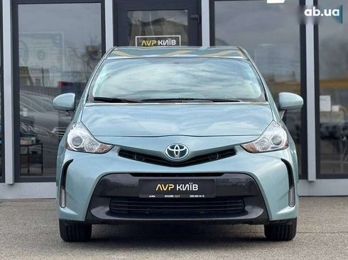 Toyota Prius V 2016 - фото 2