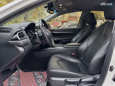 Toyota Camry 2018 - фото 15