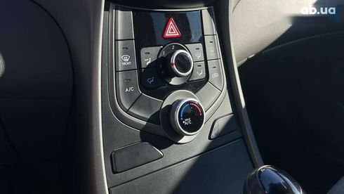 Hyundai Elantra 2015 - фото 24