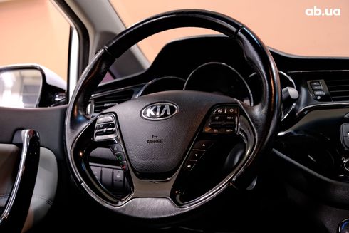 Kia Cee'd 2016 белый - фото 7
