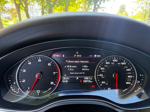 Audi A6 2011 белый - фото 17