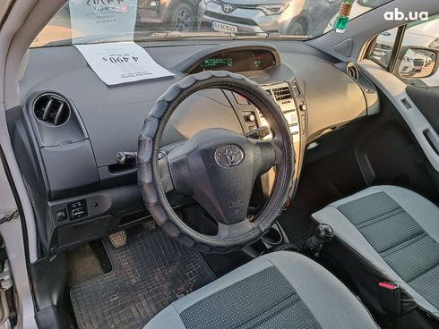 Toyota Yaris 2009 серый - фото 15