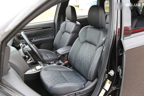 Mitsubishi Outlander 2021 - фото 8
