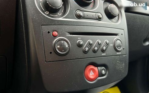 Renault Clio 2008 - фото 20