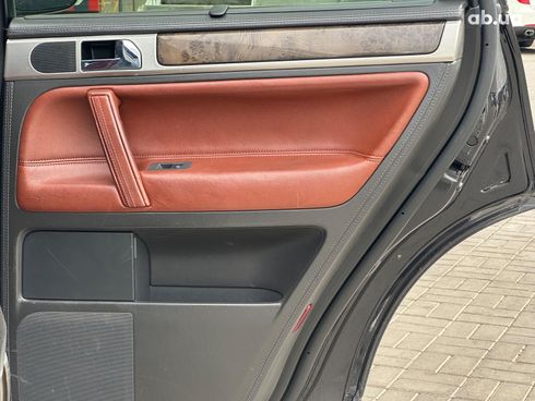Volkswagen Touareg 2009 черный - фото 14