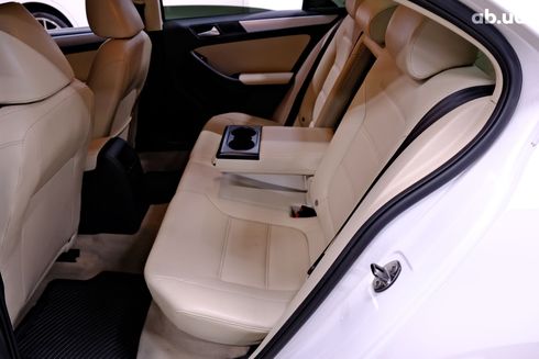 Volkswagen Jetta 2012 белый - фото 9