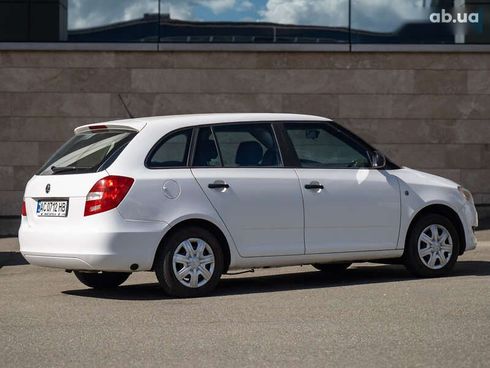 Skoda Fabia 2013 - фото 2
