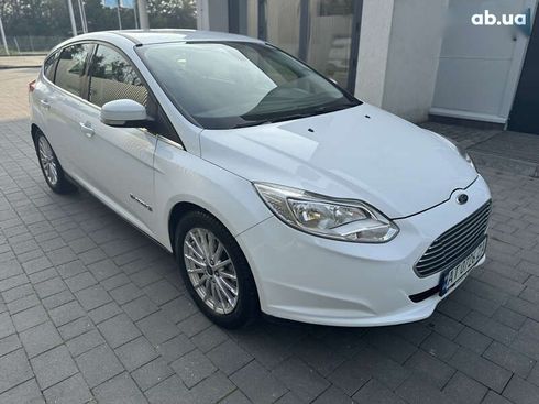 Ford Focus 2014 - фото 9