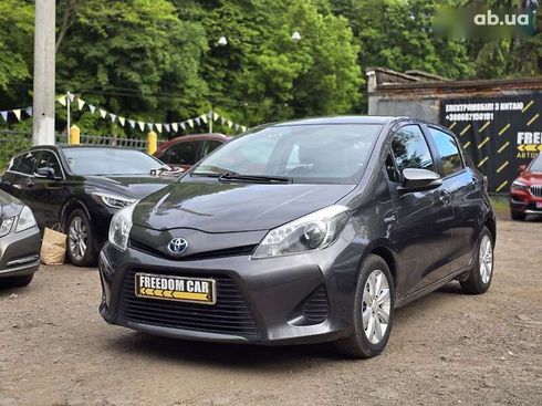Toyota Yaris 2013 - фото 2