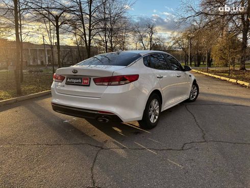 Kia Optima 2017 белый - фото 14