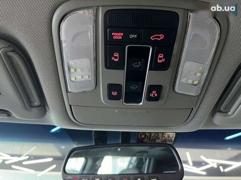 Kia Carnival 2016 - фото 17