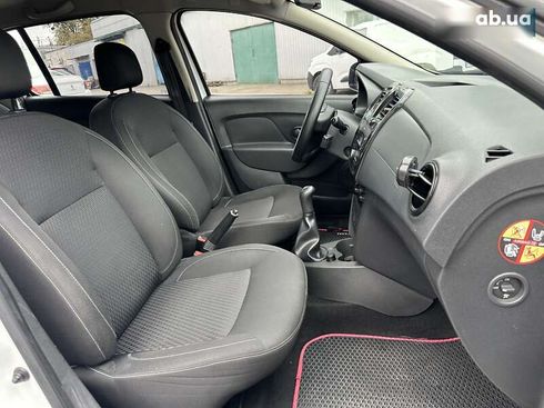 Renault Sandero 2019 - фото 22