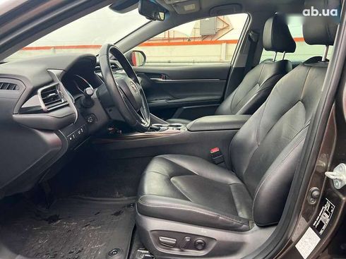 Toyota Camry 2019 - фото 11