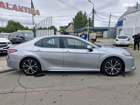 Toyota Camry 2018 - фото 7