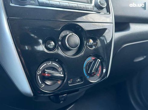 Nissan Versa 2015 - фото 22