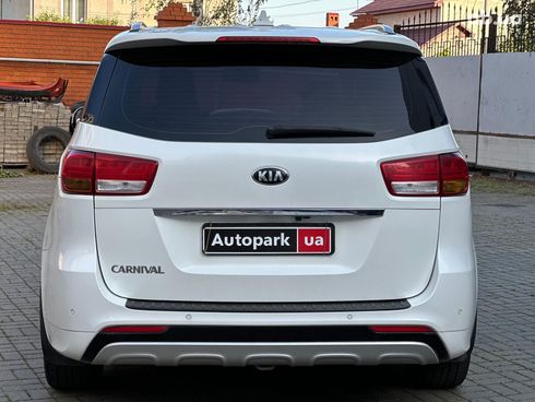 Kia Carnival 2017 белый - фото 16