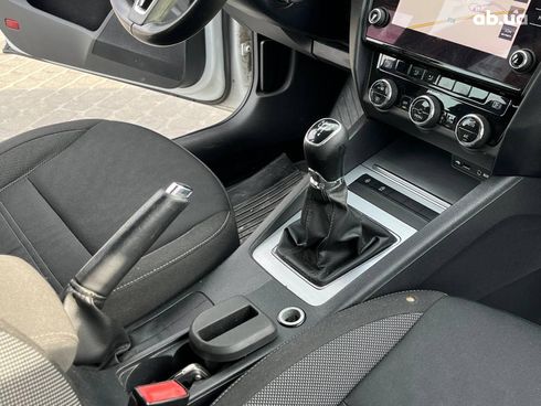 Skoda Octavia 2017 белый - фото 25