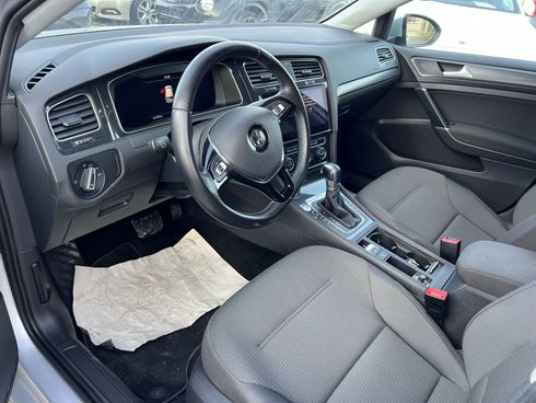 Volkswagen e-Golf 2020 - фото 23