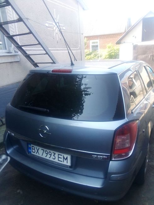 Opel Astra 2010 серебристый - фото 3