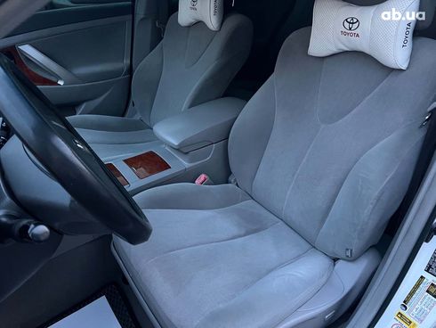 Toyota Camry 2010 белый - фото 93