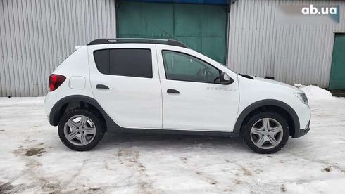 Renault Sandero 2021 - фото 9