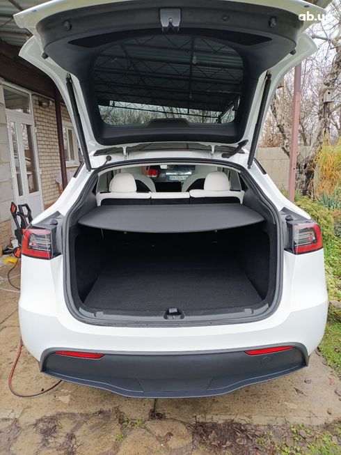 Tesla Model Y 2023 белый - фото 10