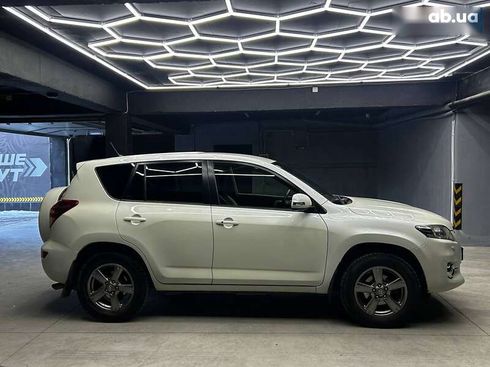 Toyota RAV4 2012 - фото 8