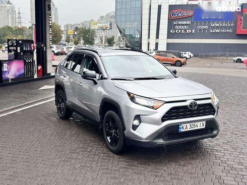 Toyota RAV4 2020 - фото 10