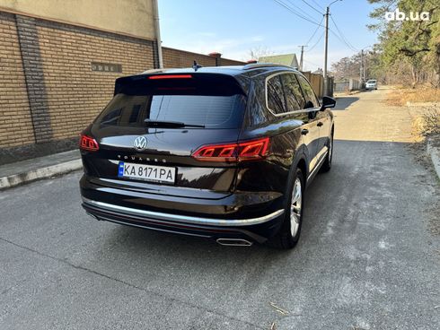 Volkswagen Touareg 2018 коричневый - фото 14