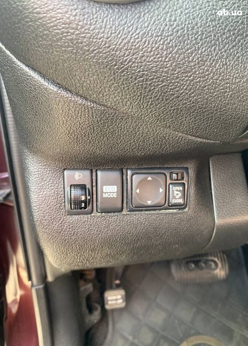 Nissan Note 2012 вишневый - фото 10