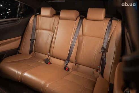 Lexus ES 2019 - фото 24