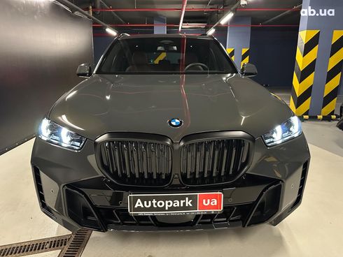 BMW X5 2024 серый - фото 2