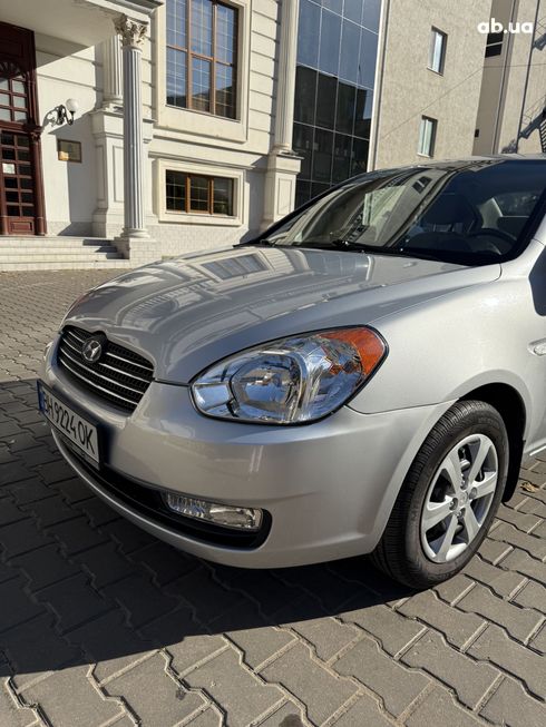 Hyundai Accent 2008 серебристый - фото 2
