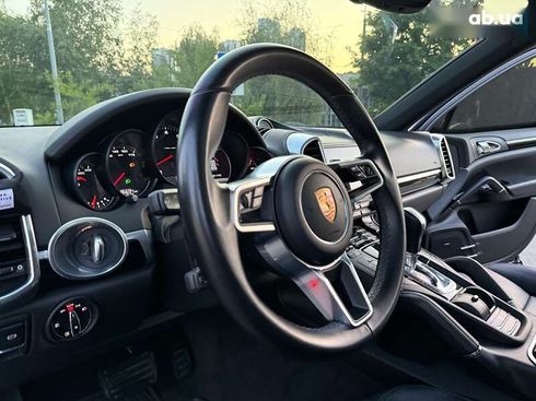 Porsche Cayenne 2017 - фото 25