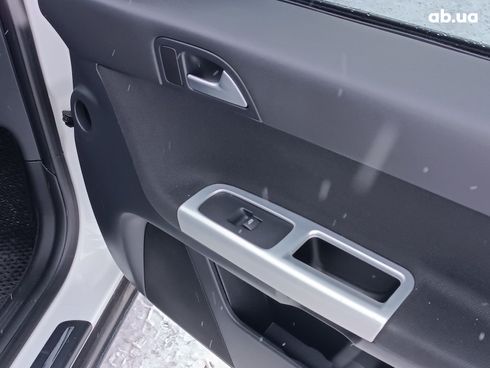 Volvo S40 2010 белый - фото 36