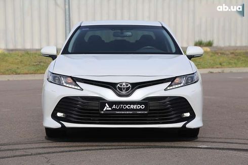 Toyota Camry 2019 - фото 2