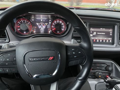 Dodge Challenger 2019 красный - фото 10