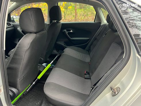 Volkswagen Polo 2013 бежевый - фото 49