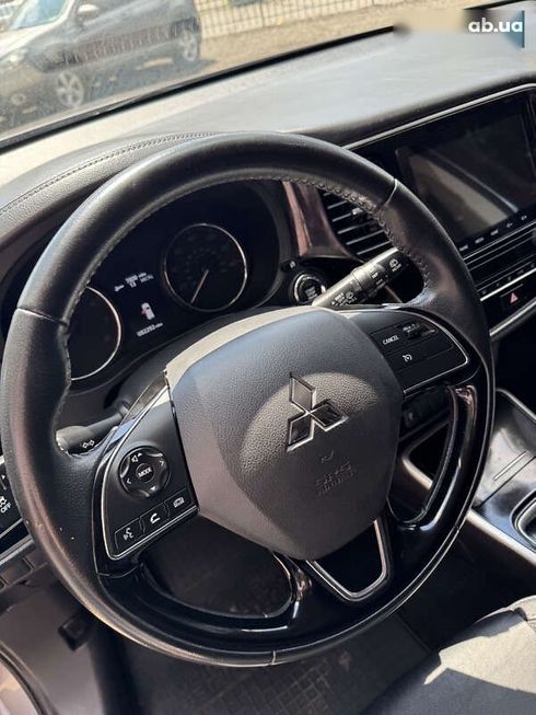 Mitsubishi Outlander 2020 - фото 15