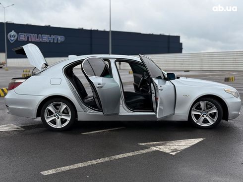 BMW 5 серия 2005 серый - фото 37