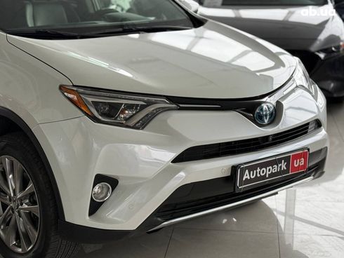 Toyota RAV4 2015 белый - фото 3
