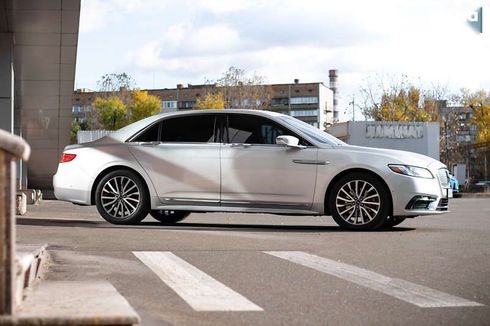 Lincoln Continental 2017 - фото 10