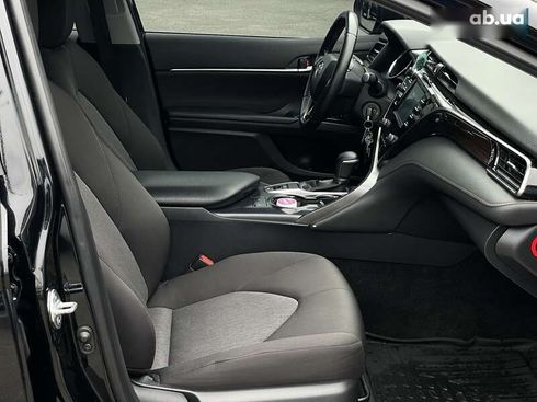 Toyota Camry 2019 - фото 16