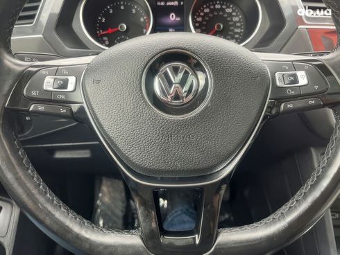 Volkswagen Tiguan 2018 серый - фото 11