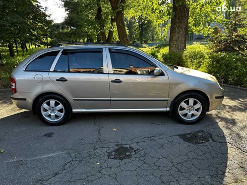 Skoda Fabia 2005 бежевый - фото 4